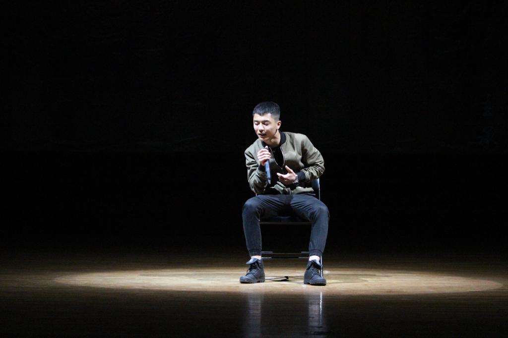 实力唱将谭森舰演唱《她来听我的演唱会》