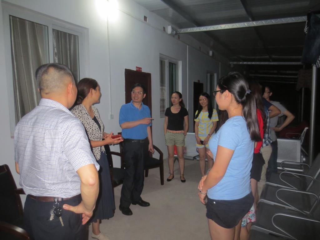 周航书记仔细询问挂职同学的工作和生活情况