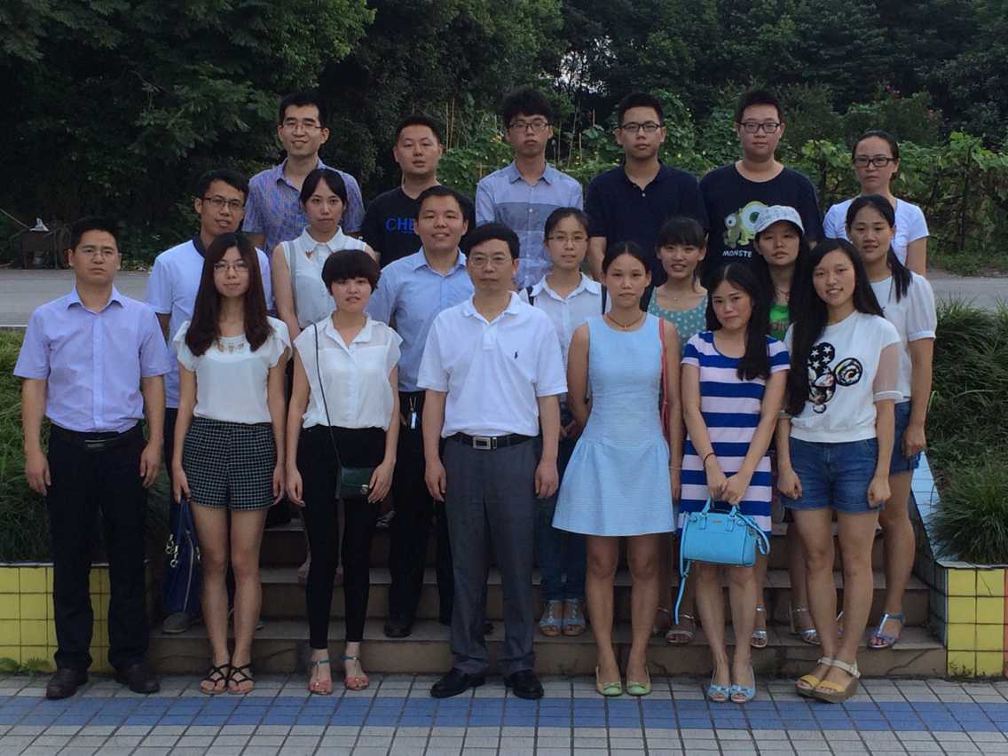 周航书记与研究生华蓥实践挂职团